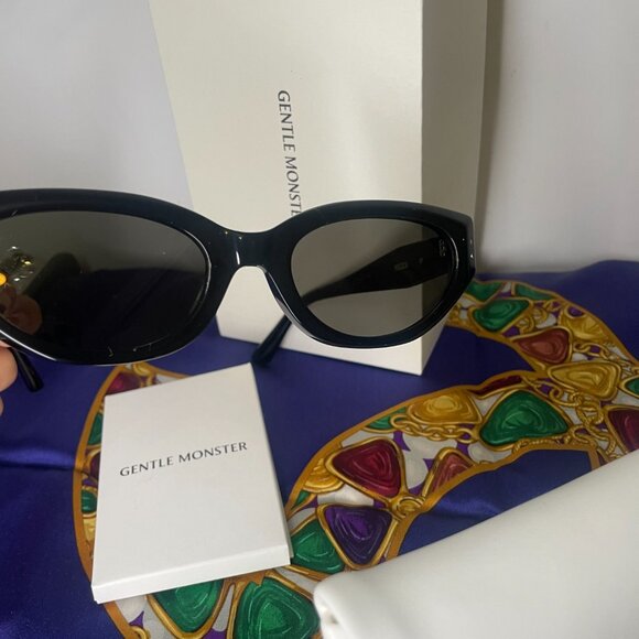 Gentle Monster Statement Black Sunglasses Gold Detail Trendy main image 9